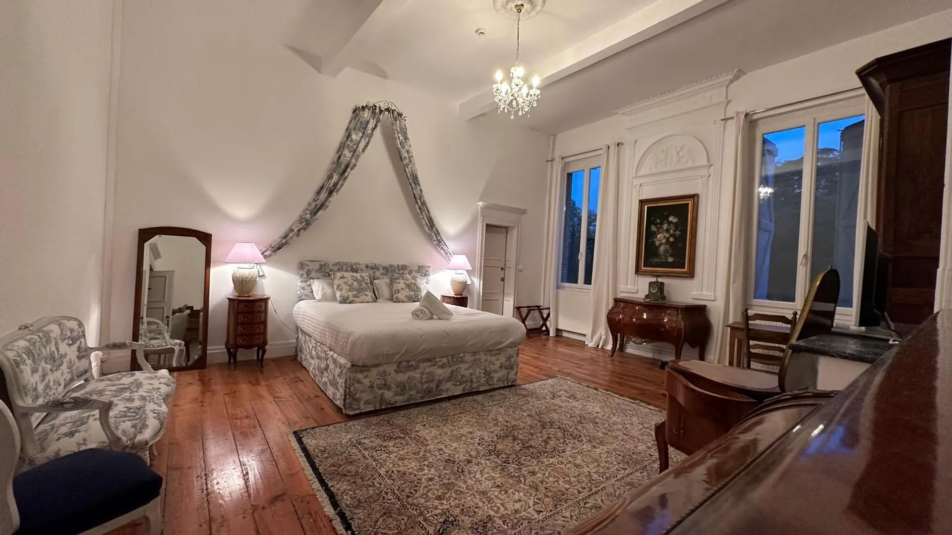 Le Manoir De Lisle Hotel