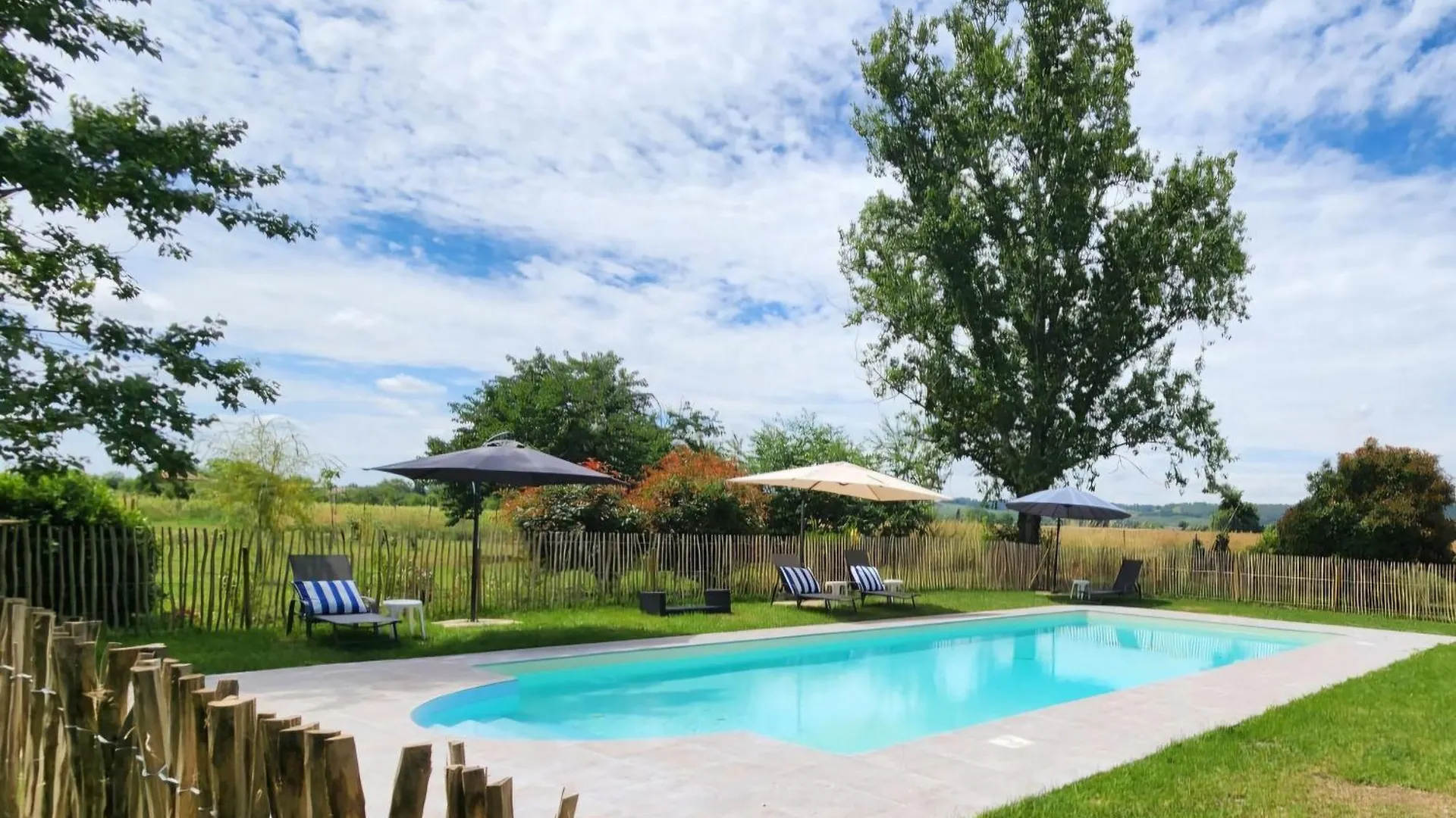 Le Manoir De Lisle Hotel 0*, Lisle-sur-Tarn France