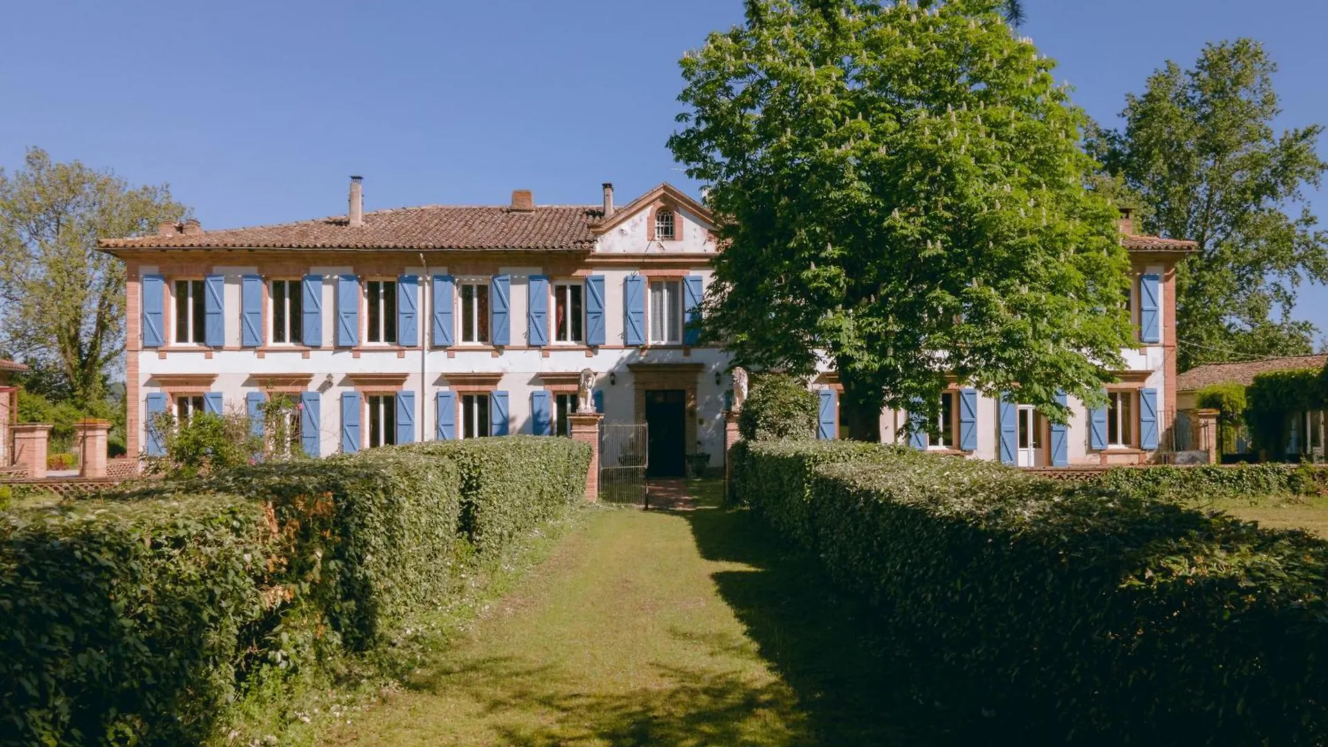 Le Manoir De Lisle Hotel