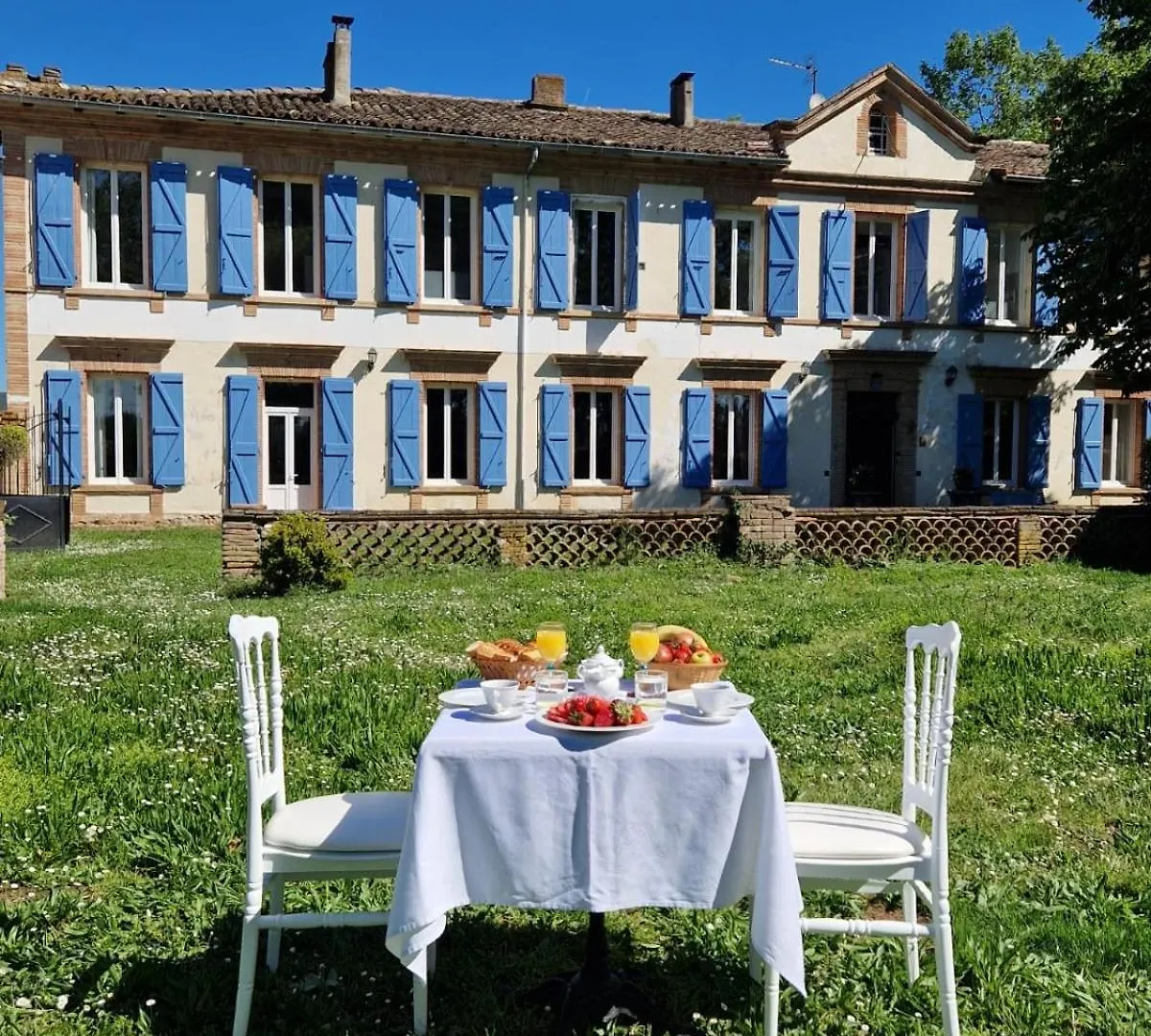 Le Manoir De Lisle Hotel 0*, Lisle-sur-Tarn